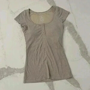 Klassy Network Henley T Shirt Brami Beige Ribbed Short Sleeve Women’s Size XXS